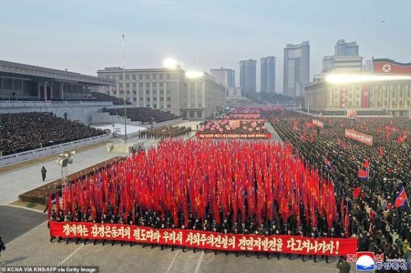تجمع هزاران نفری کره شمالی ها در حمایت از توسعه ارتش، عکس
